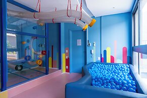 Estudio Pinheiros com piscina e academia