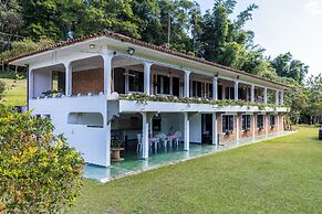 Sitio Natureza piscina e churrasqueira