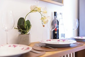 Apt 2 quartos com AC e academia Butantã