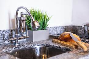 Apt 2 quartos com AC e academia Butantã