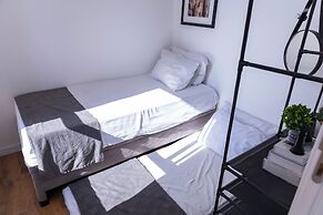 Apt 2 quartos com AC e academia Butantã