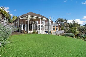 Glen's Hidden Gem with Parking and Deck