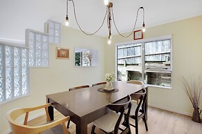 Glen's Hidden Gem with Parking and Deck