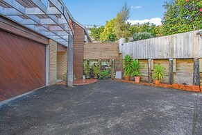 Glen's Hidden Gem with Parking and Deck