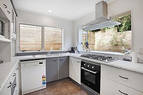 Glen's Hidden Gem with Parking and Deck