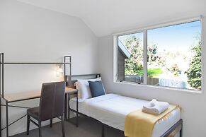 Glen's Hidden Gem with Parking and Deck