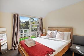 Glen's Hidden Gem with Parking and Deck