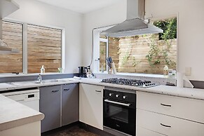 Glen's Hidden Gem with Parking and Deck