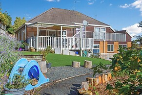 Glen's Hidden Gem with Parking and Deck