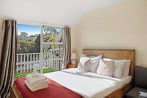 Glen's Hidden Gem with Parking and Deck