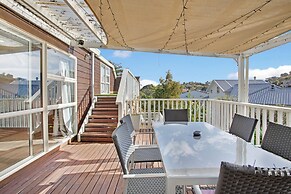 Glen's Hidden Gem with Parking and Deck