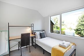 Glen's Hidden Gem with Parking and Deck