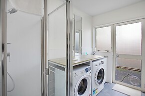 Glen's Hidden Gem with Parking and Deck