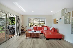 Glen's Hidden Gem with Parking and Deck