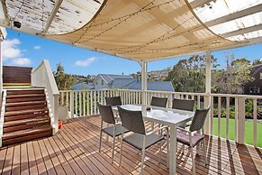 Glen's Hidden Gem with Parking and Deck