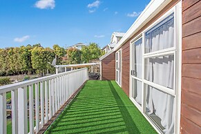 Glen's Hidden Gem with Parking and Deck