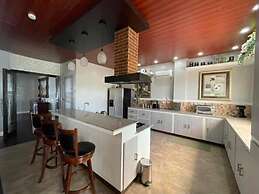Seacliff Suites Hotel & Resort