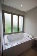 Mahutsachan Klong Thom