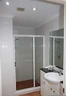 Zen Bridgeport Waterfront Balcony Dining - Pool