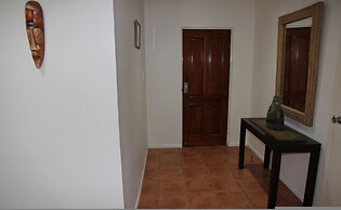 Zen Bridgeport Waterfront Balcony Dining - Pool