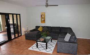 Zen Bridgeport Waterfront Balcony Dining - Pool