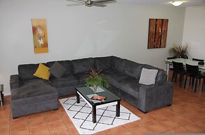 Zen Bridgeport Waterfront Balcony Dining - Pool