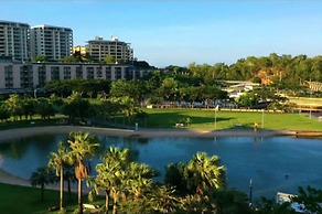 Zen Bridgeport Waterfront Balcony Dining - Pool
