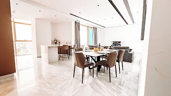 WealthyStays Skyhigh Central