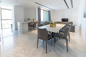 WealthyStays Skyhigh Central