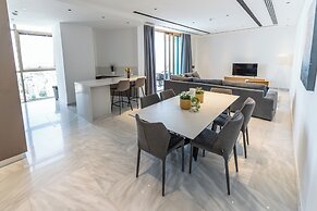 WealthyStays Skyhigh Central