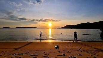 The Coral Homestay & Pub