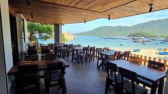 The Coral Homestay & Pub