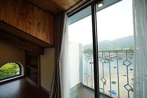 The Coral Homestay & Pub