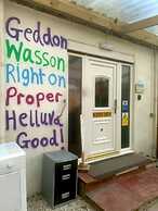 Dolphins Backpackers