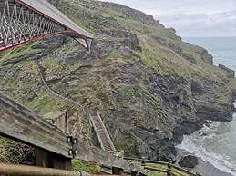 Dolphins Backpackers