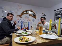 Dolphins Backpackers