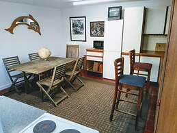 Dolphins Backpackers