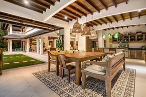 Villa Maimalu by Alfred in Bali - Heaven 4 BR Villa With Large Pool an