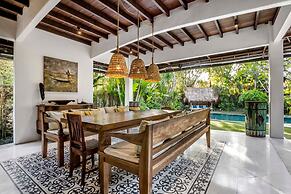 Villa Maimalu by Alfred in Bali - Heaven 4 BR Villa With Large Pool an