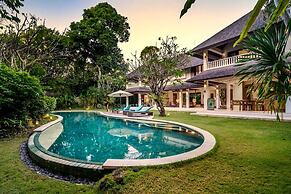 Villa Maimalu by Alfred in Bali - Heaven 4 BR Villa With Large Pool an