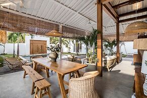 A Casa Di Renucci by Alfred in Bali - Brand New Stunning 5BR Villa Nea