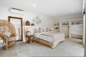 A Casa Di Renucci by Alfred in Bali - Brand New Stunning 5BR Villa Nea