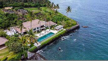 Villa Blanca by Alfred in Bali - Modern Luxury 5 Bdr Oceanfront Villa 