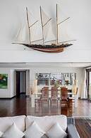 Villa Blanca by Alfred in Bali - Modern Luxury 5 Bdr Oceanfront Villa 