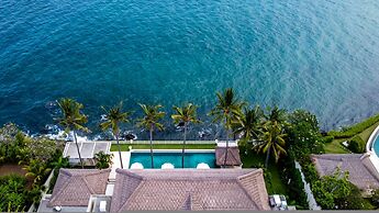 Villa Blanca by Alfred in Bali - Modern Luxury 5 Bdr Oceanfront Villa 
