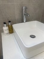 Central Paisley Apartment- Airport/glasgow Access