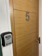 Central Paisley Apartment- Airport/glasgow Access