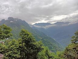 Ronglyang Lotus Villa Homestay (Near MG Road)