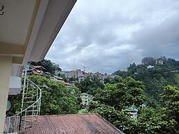 Ronglyang Lotus Villa Homestay (Near MG Road)