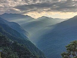 Ronglyang Lotus Villa Homestay (Near MG Road)